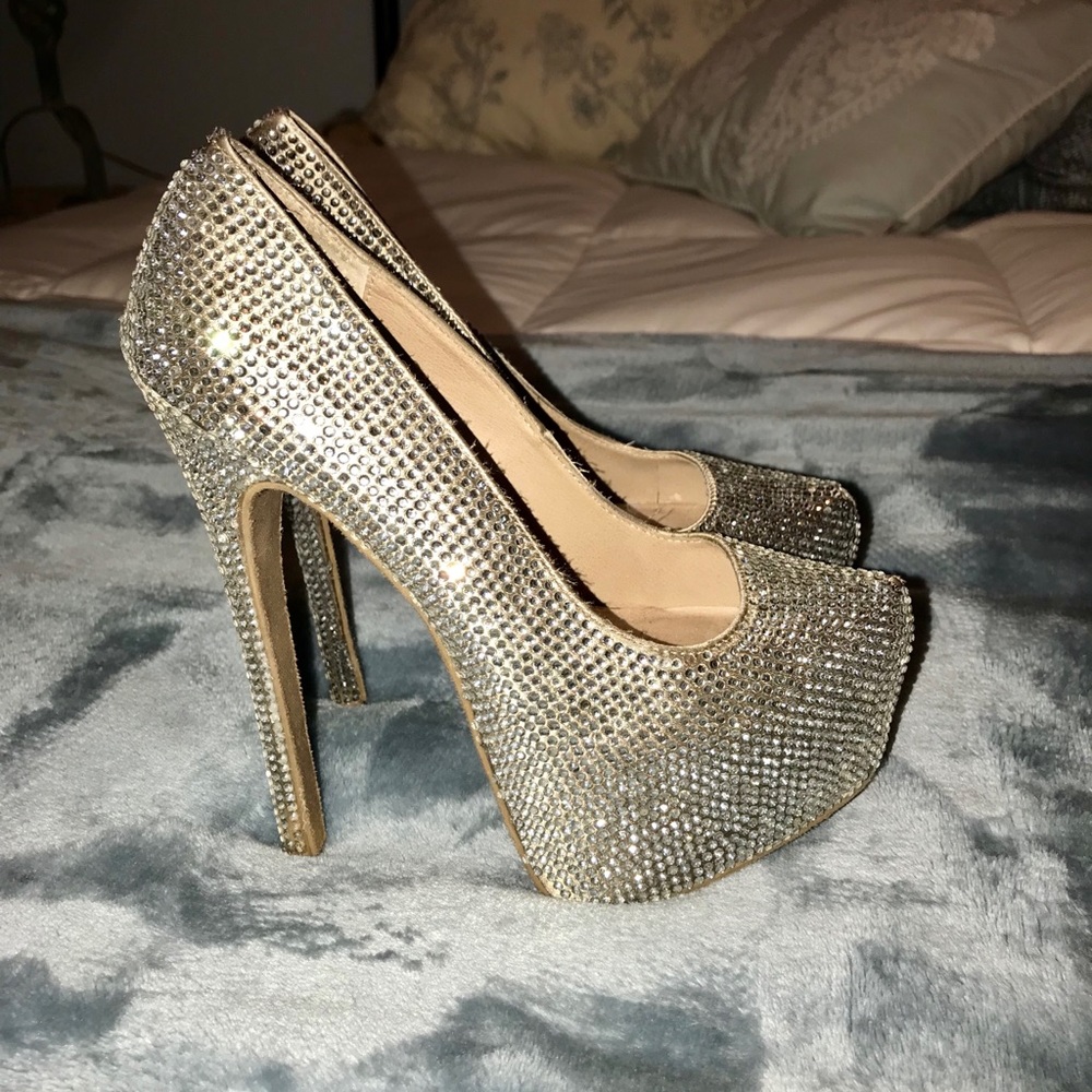 Steve Madden “Dandy” rhinestone platform pumps